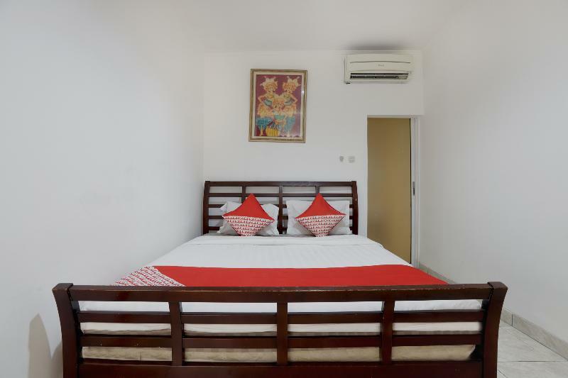 Wisma tamu Reddoorz Near Tomang 2 2*